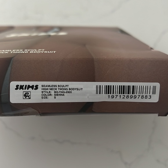NIB Skims seamless sculpt high neck thong bodysuit S - Picture 6 of 8